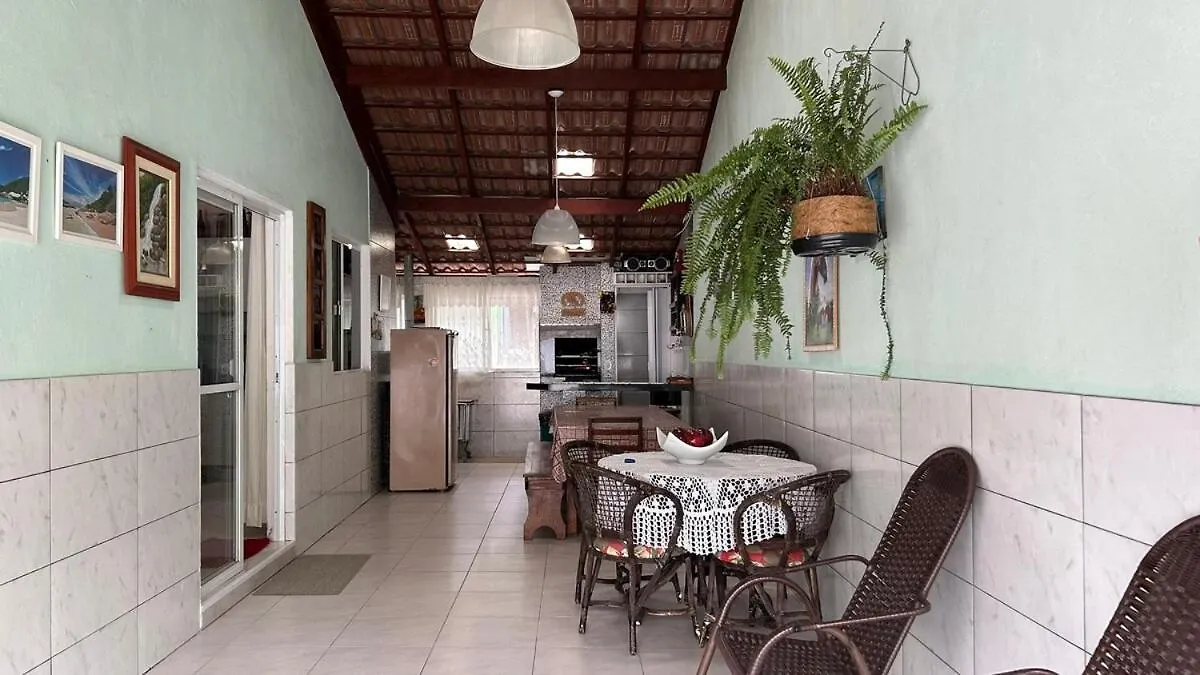 Casa Espacosa Para Ate 10 Pessoas Em Bombinhas 0*,  Brasilien